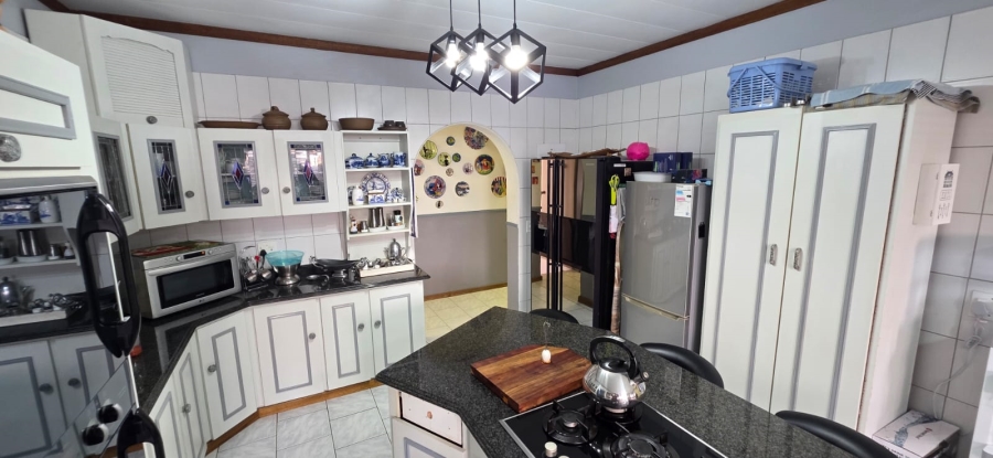 5 Bedroom Property for Sale in Wilkoppies North West